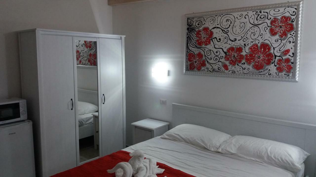 B&B Lady Jolanda Porto Cesareo Bagian luar foto